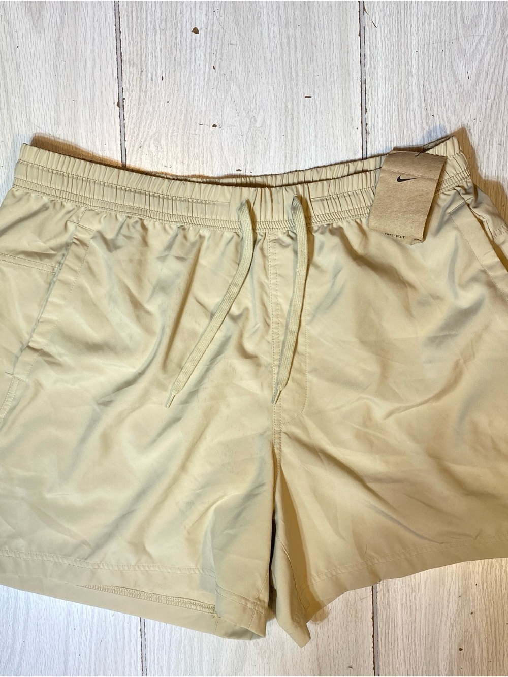 Nike Men’s Dri-fit Training Shorts Size L Khaki Tan NWT Fn4347-251 READ…..